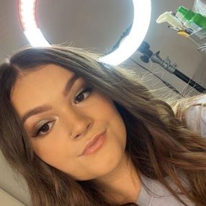 Meet your Posher, Chloe